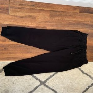 Lululemon on the fly joggers